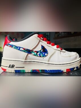 Nike Air Force 1 Low
Crayon White Multi (GS)
6Y- 7.5W